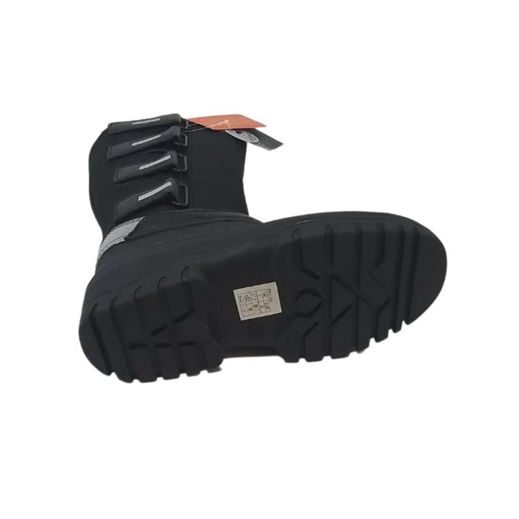 bottom view of groundwork equestrian dog walking muck boot showing the thick tread for extra grip