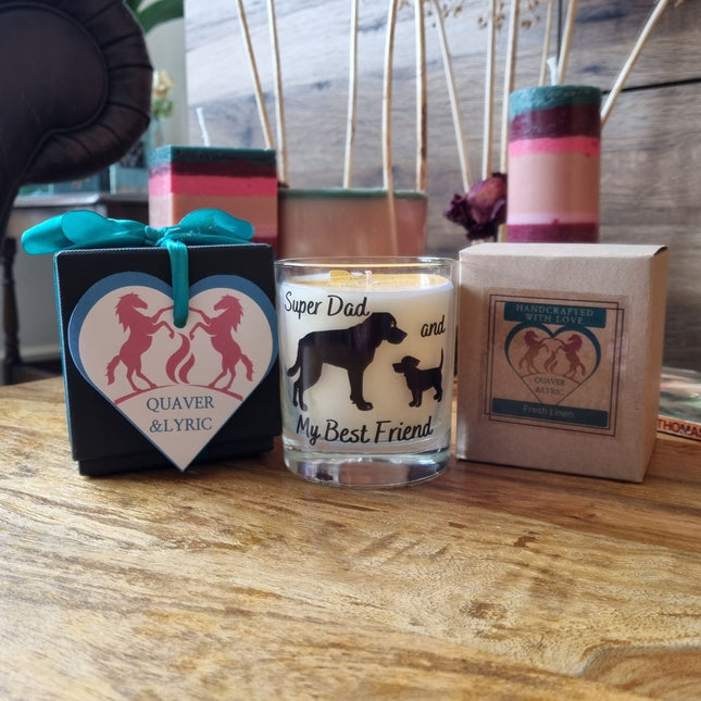 The Quaver&Lyric Dog Fathers Day Gift Scented Candle (Super Dad and Best Friend Design, 30cl) is perfect for dog lovers—featuring dog silhouettes and a heart tag with horse graphics. Ideal Fathers Day gift, beautifully boxed.
